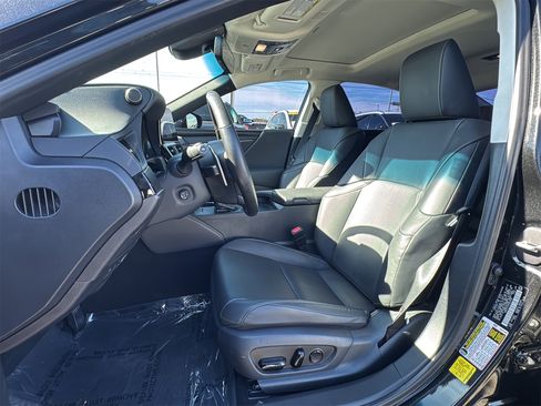 Used 2023 Lexus ES 300h w/ Premium Package image 14
