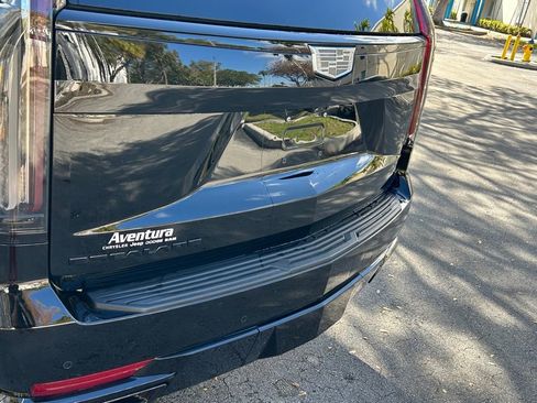 Used 2023 Cadillac Escalade Sport Platinum w/ LPO, ONYX Package image 19