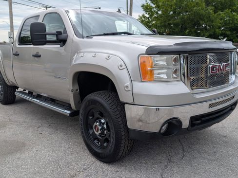 Used 2009 GMC Sierra 2500 W/T AWD/4WD image 7