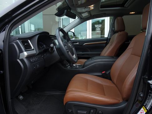 Used 2019 Toyota Highlander Limited AWD/4WD image 8