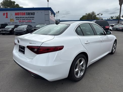 Used 2019 Alfa Romeo Giulia Sprint w/ Cold Weather Package image 4