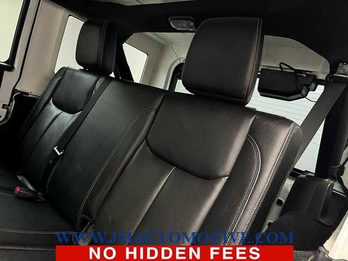 Used 2017 Jeep Wrangler Unlimited Rubicon image 14