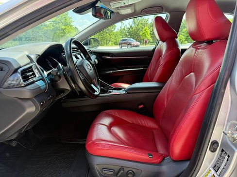 Used 2018 Toyota Camry SE w/ Convenience Package FWD image 34