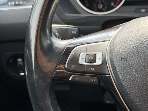 Used 2018 Volkswagen Tiguan SEL AWD/4WD image 9