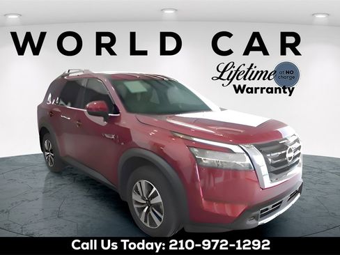 Used 2024 Nissan Pathfinder SL image 1