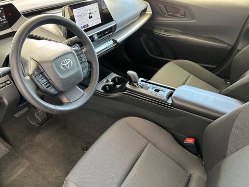Used 2024 Toyota Prius LE image 10