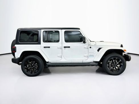 Used 2023 Jeep Wrangler Unlimited Sahara AWD/4WD image 10