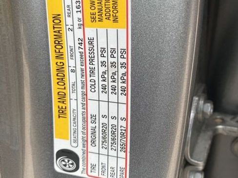 Used 2025 Chevrolet Suburban Z71 image 31