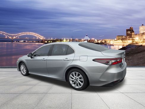 Used 2023 Toyota Camry LE image 3