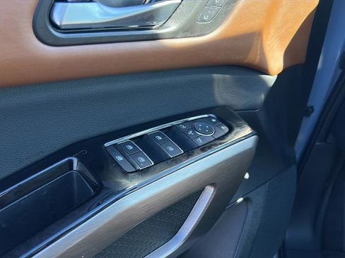 Used 2025 Nissan Pathfinder Platinum image 18