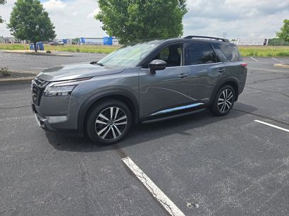 Used 2024 Nissan Pathfinder Platinum w/ Lighting Package (N93)