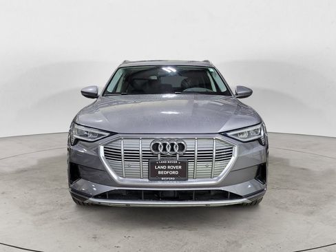 Used 2019 Audi e-tron Prestige w/ Prestige Package image 8