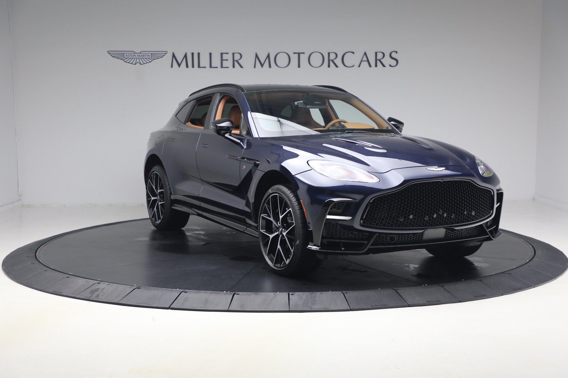 Used 2026 Aston Martin DBX S AWD/4WD image 10