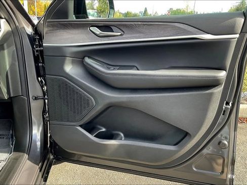 New 2025 Jeep Grand Cherokee Limited w/ Black Appearance Package image 27