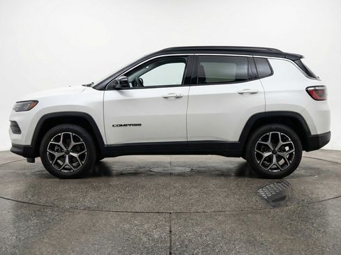 Used 2025 Jeep Compass Limited image 4