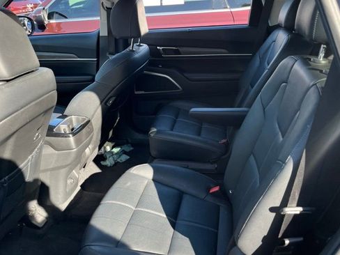 Used 2022 Kia Telluride EX w/ EX Premium Package AWD/4WD image 6