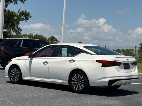 Used 2025 Nissan Altima 2.5 SV FWD image 6