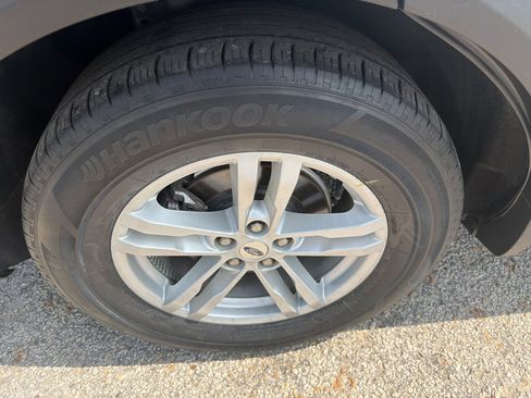 Used 2021 Ford Explorer XLT w/ Equipment Group 202A RWD image 23