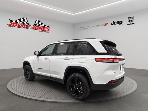 New 2025 Jeep Grand Cherokee Altitude image 6