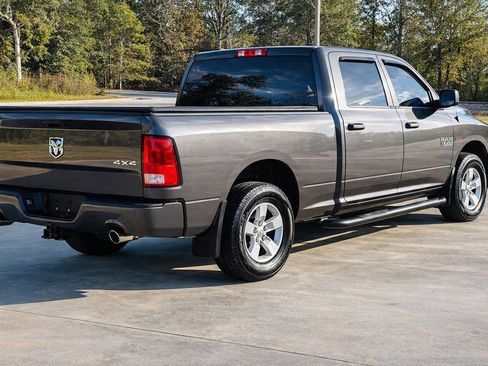 Used 2017 RAM 1500 Express AWD/4WD image 4