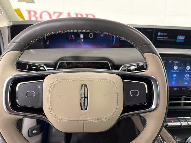Used 2025 Lincoln Nautilus Premier AWD/4WD image 23