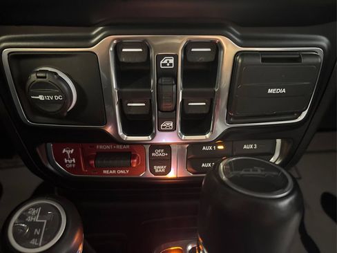 Used 2020 Jeep Gladiator Rubicon AWD/4WD image 35