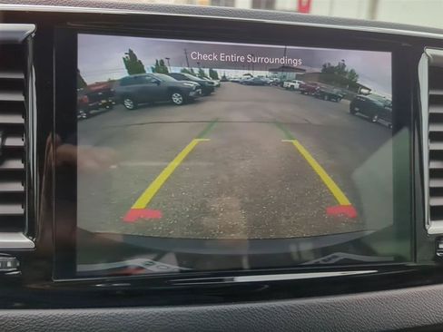 Used 2024 Chrysler Pacifica Touring-L FWD image 24