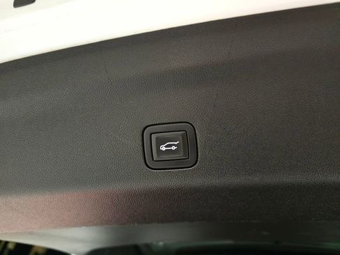 Used 2023 Chevrolet Suburban LT image 45