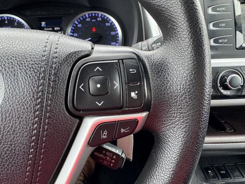 Used 2019 Toyota Highlander LE FWD image 19
