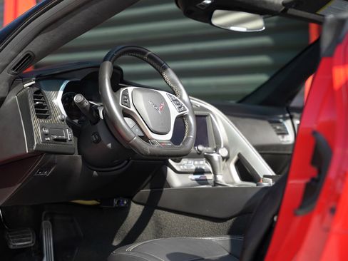 Used 2015 Chevrolet Corvette Z06 w/ 3LZ Preferred Equipment Group image 13