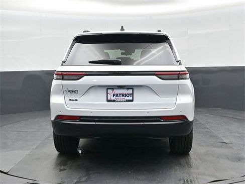 New 2025 Jeep Grand Cherokee Altitude image 5