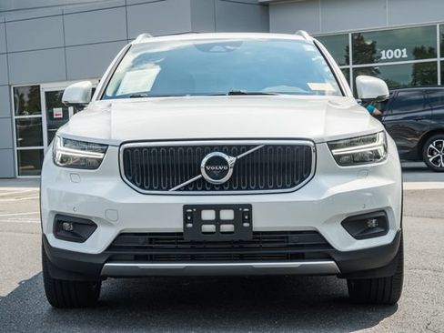 Used 2021 Volvo XC40 T5 Momentum w/ Premium Package AWD/4WD image 2