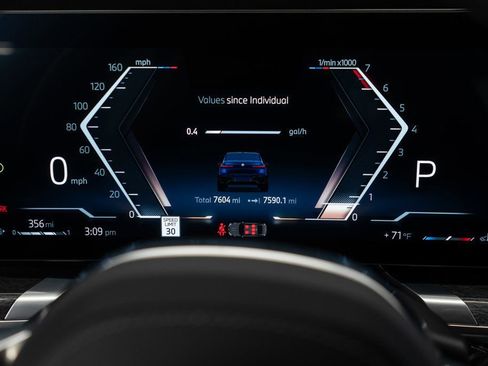 Used 2025 BMW 760i xDrive image 22