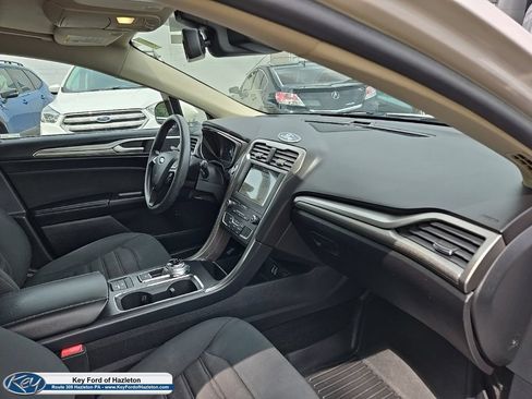 Used 2019 Ford Fusion SE FWD image 16