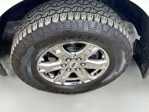 Used 2023 Ford F150 Lariat w/ Trailer Tow Package image 31