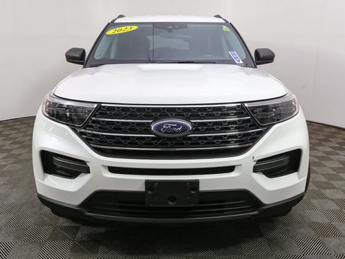 Used 2023 Ford Explorer XLT AWD/4WD image 4