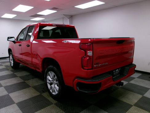 Used 2019 Chevrolet Silverado 1500 Custom w/ Trailering Package AWD/4WD image 2