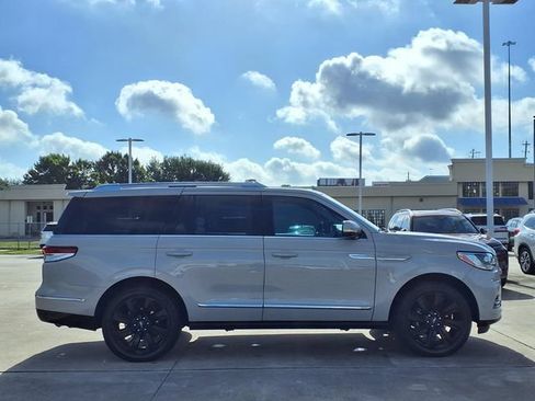 Certified 2022 Lincoln Navigator Reserve AWD/4WD image 21
