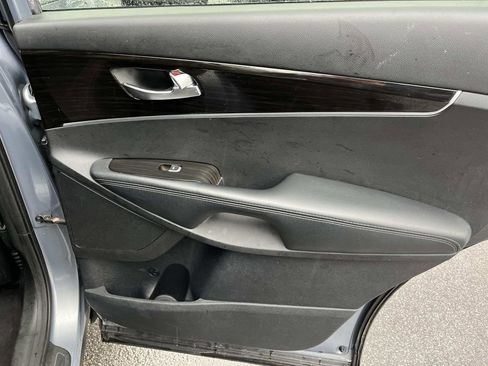 Used 2019 Kia Sorento L image 18