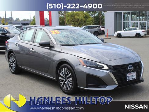 Used 2025 Nissan Altima 2.5 SV FWD image 5