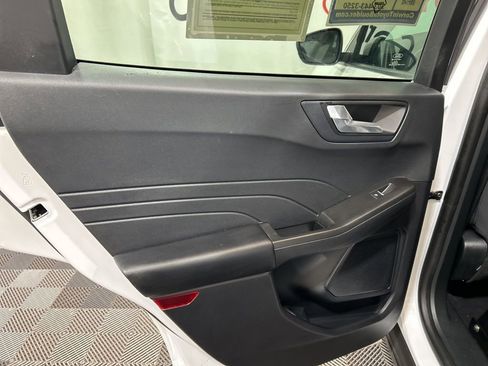 Used 2021 Ford Escape SE image 19