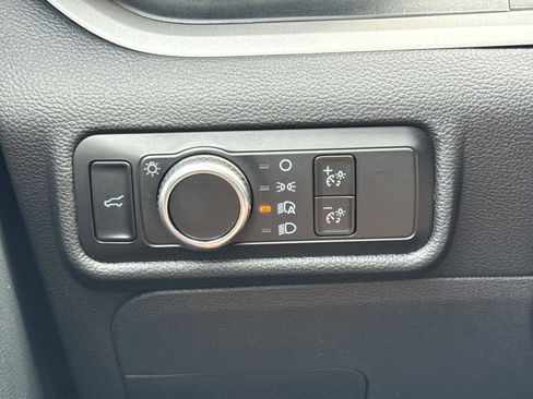 Used 2023 Ford Explorer XLT image 13