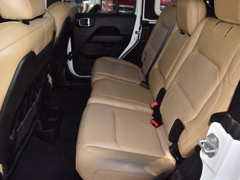 Used 2018 Jeep Wrangler Unlimited Rubicon image 14