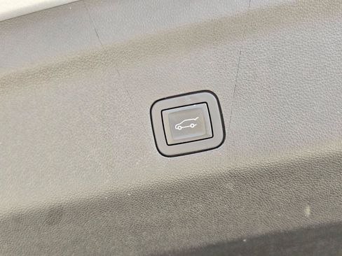 Used 2025 GMC Yukon Denali AWD/4WD image 34