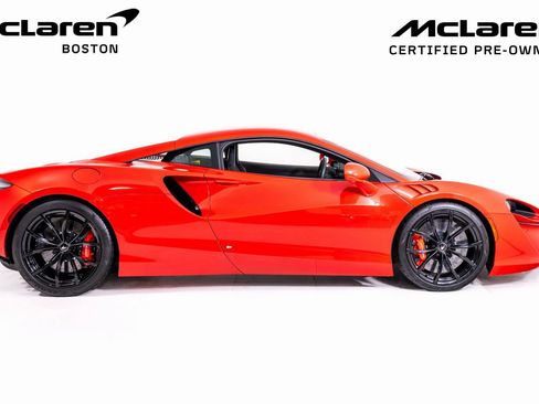 Used 2024 McLaren Artura RWD image 6