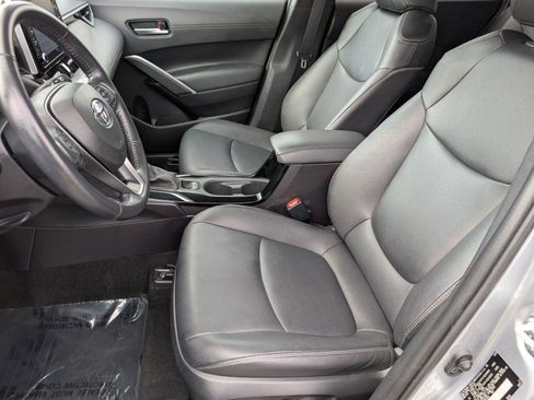 Used 2022 Toyota Corolla Cross XLE image 5