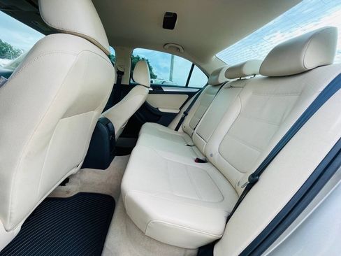 Used 2013 Volkswagen Jetta SE FWD image 13