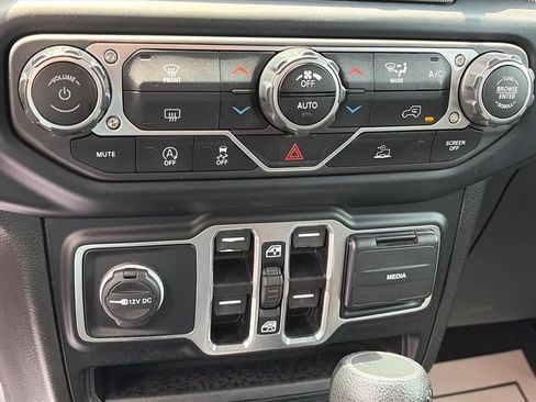 Used 2023 Jeep Gladiator Sport AWD/4WD image 18