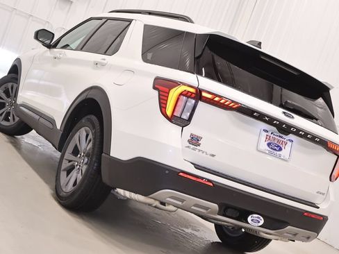 New 2026 Ford Explorer Active w/ Active Comfort Package AWD/4WD image 35