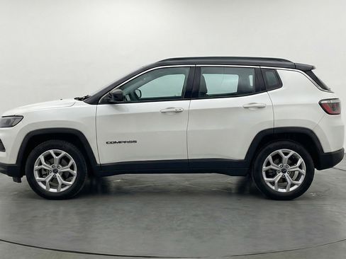 Used 2025 Jeep Compass Latitude AWD/4WD image 5